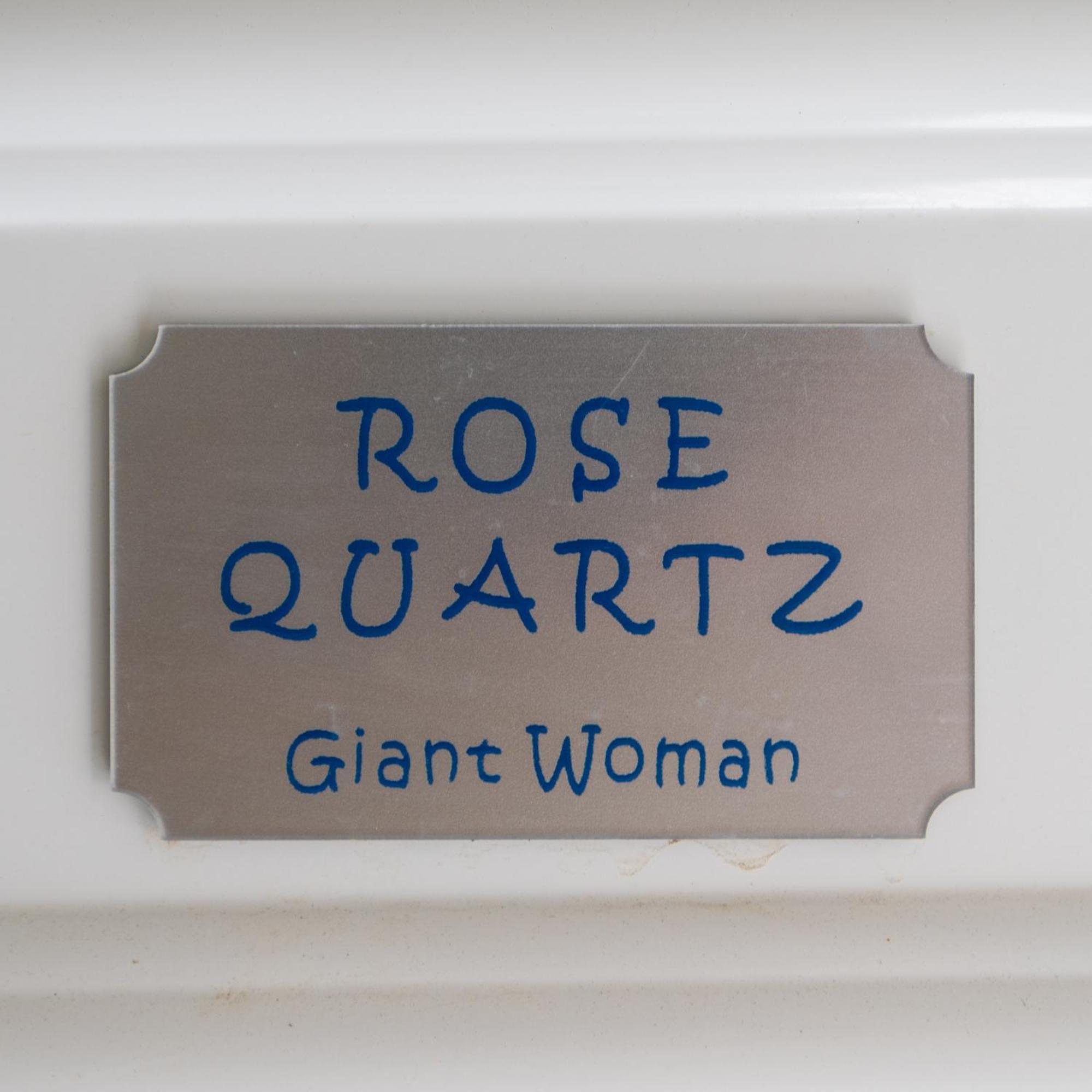 Giant Woman Apartment Tsoútsouros Екстериор снимка